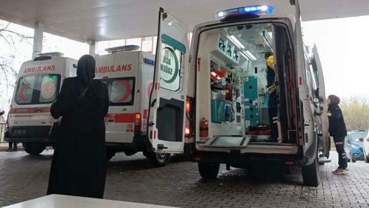 Elazığ'da aynı noktada iki ayrı trafik kazası: 10 yaralı