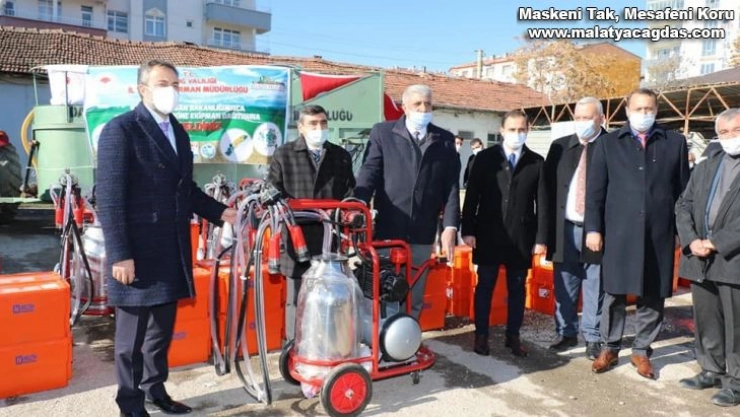 Elazığ'da besicilere makine ekipman desteği