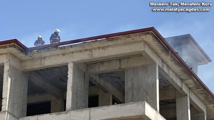 Elazığ'da çatı yangını