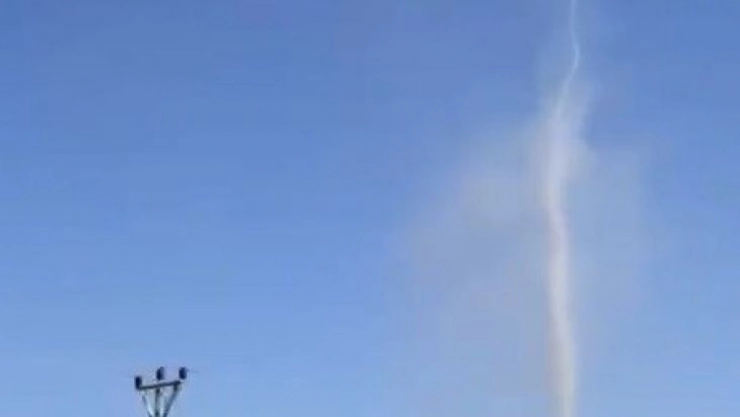 Elazığ'da çıkan hortum vatandaşları korkuttu