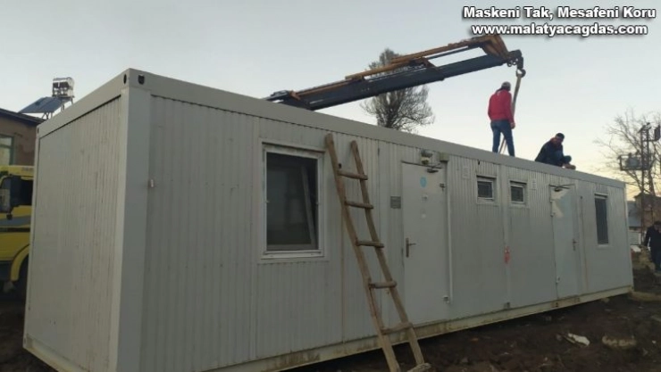 Elazığ'da depremin merkez üssü olan köye konteynerler kuruldu