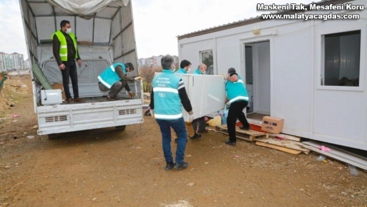 Elazığ'da evi yanan yaşlı çifte destek