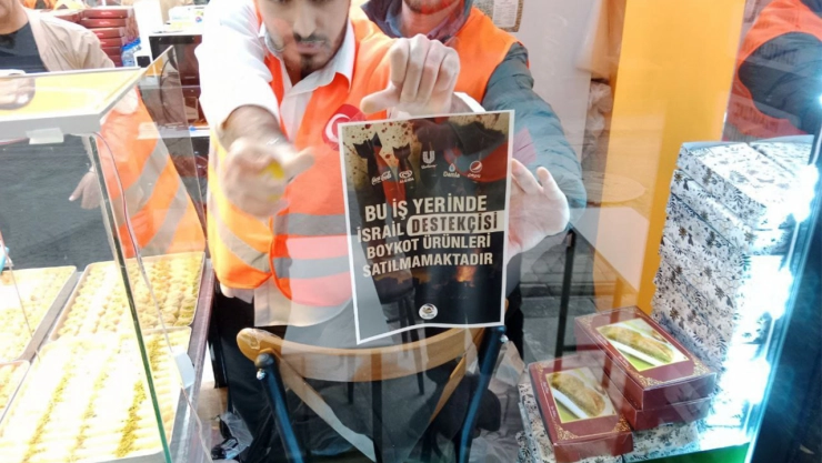 Elazığ'da gençlerden boykota destek çağrısı