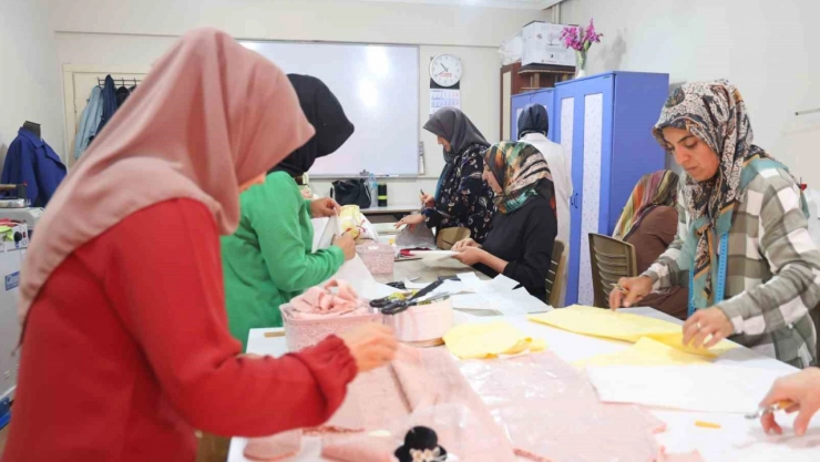 Giyim ve üretim teknolojisi kursuna yoğun ilgi