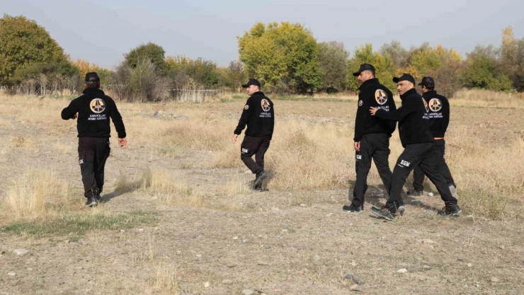 Elazığ'da kayıp çocuğu 250 kişilik ekip arıyor