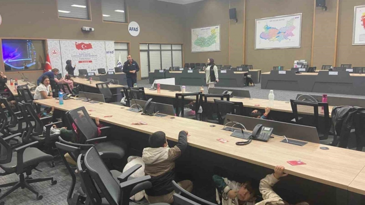 Öğrencilere afet farkındalık eğitimi