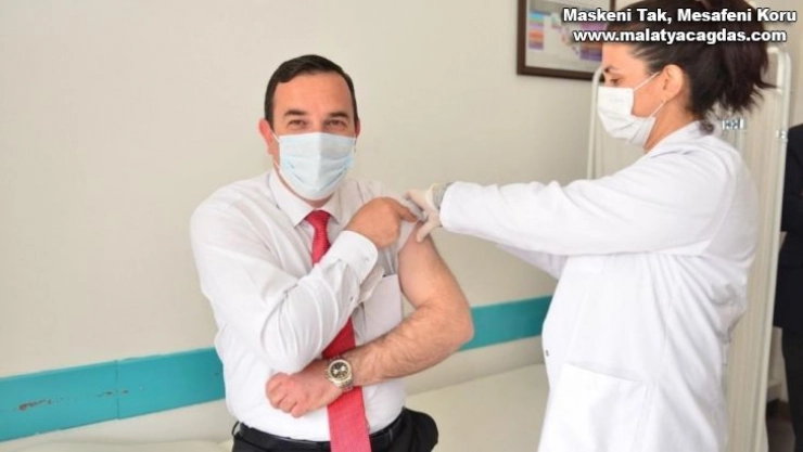 Elazığ'da öğretmenlere Covid-19 aşısı
