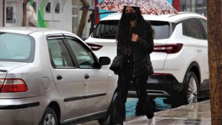 Elazığ'da sağanak yağış ekili oldu