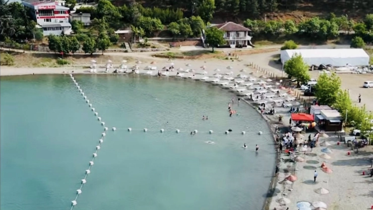 Elazığ'da Sıcaklardan Kaçış: Hazar Gölü Serinliğe Davet Ediyor