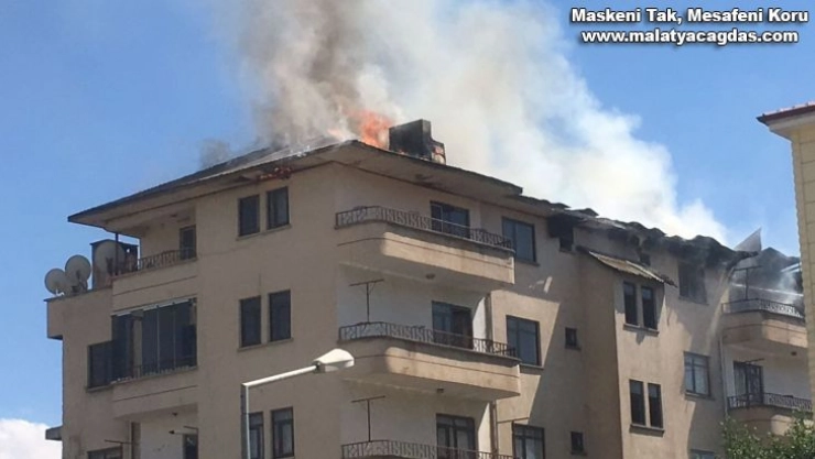 Elazığ'da yangın, bina ve bir okuldaki öğrenciler tahliye edildi