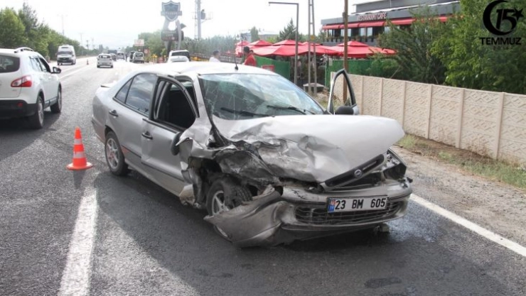 Elazığ'da zincirleme trafik kazası: 3 yaralı