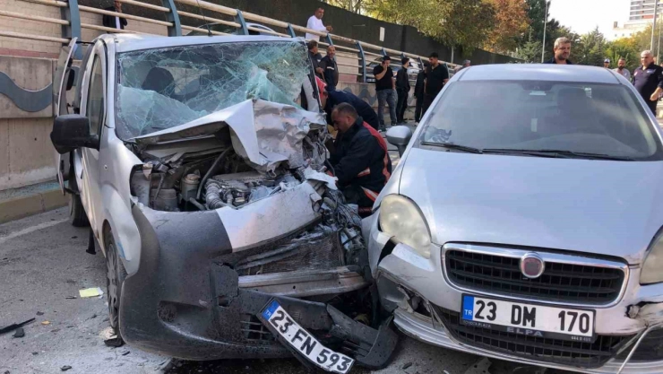 Zincirleme trafik kazası: 5 yaralı
