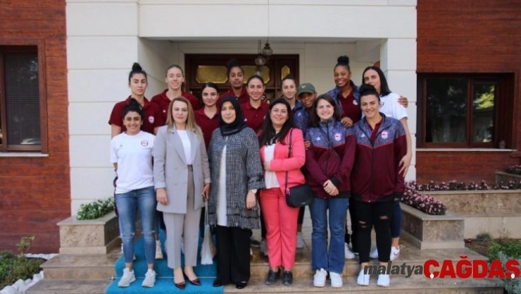 Elazığ'ın basketbol takımını, Berihan Kaldırım ağırladı