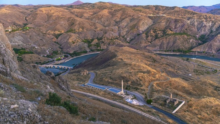Elazığ Palu Kalesi: Urartu Medeniyetinin 3 Bin Yıllık Mirası