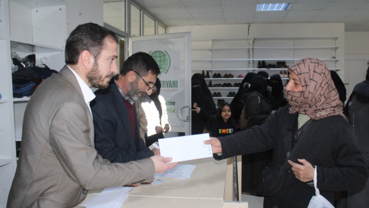 Elazığ Umut Kervanı'ndan Ramazan yardımları devam ediyor