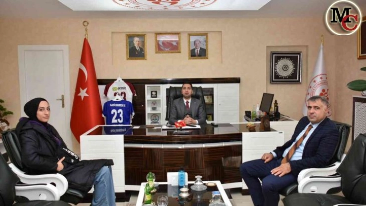 Elazığlı sporcu, Tayland yolcusu