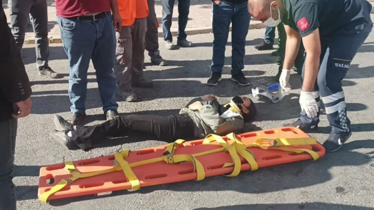 Elektrikli bisiklet devrildi: 2 yaralı