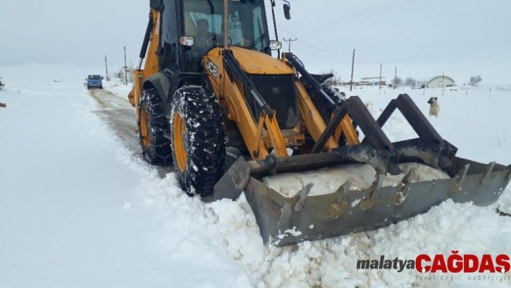 Elmalı'da mahsur kalan hastalar Büyükşehir ekipleri tarafından kurtarıldı