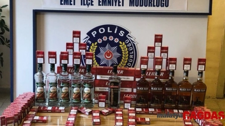 Emet'te kaçak içki ve sigara operasyonu
