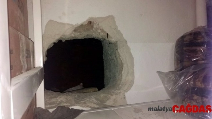 Eminönü'nde iş yerinin altında tünel kazan şahıs gözaltında