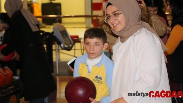 Engel tanımadılar, bowlingde şov yaptılar