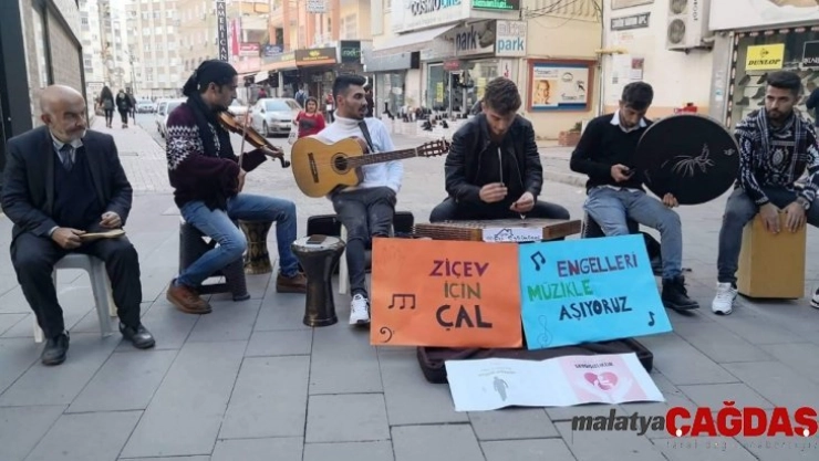 Engelleri müzikle aşıyorlar