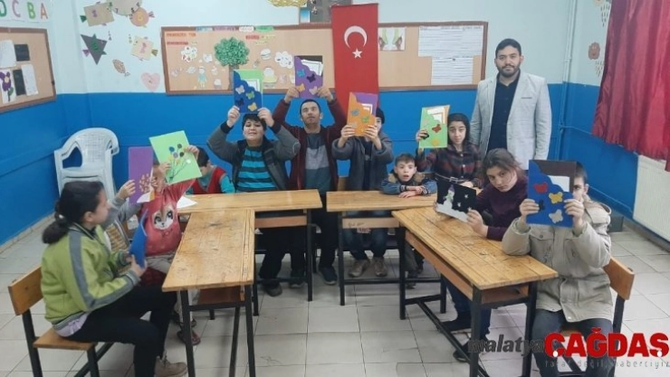 Engelli öğrencilerin karne sevinci