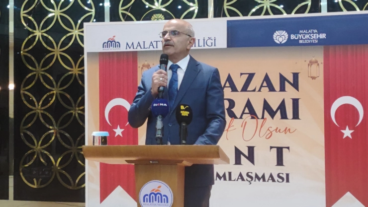 Er: Çocuklar Gazze'de bayram giysileri yerine bombardıman altında!