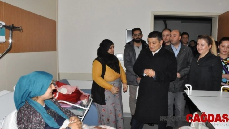 Erciş Belediyesinden yeni yılın ilk bebeklerine ilk hediyeler