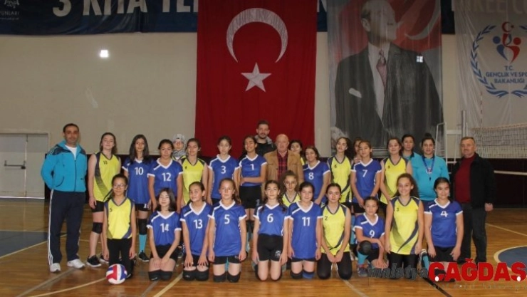 Erdemli'de okul sporları heyecanı