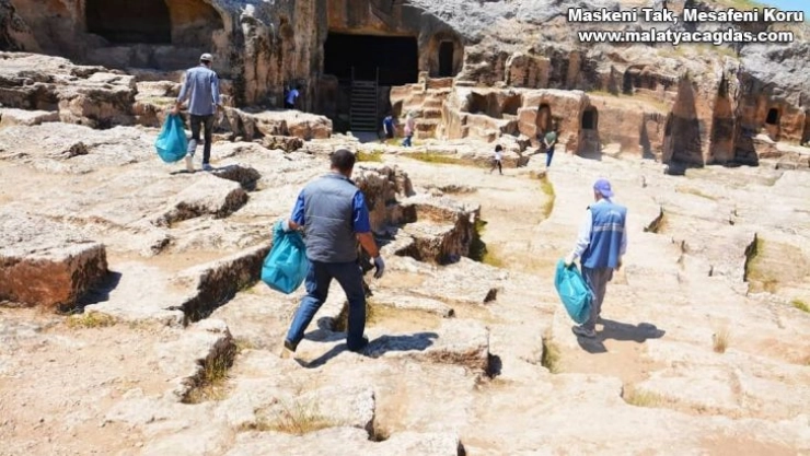 Ergani'de tarihi mekanlarda çevre temizliği başlatıldı