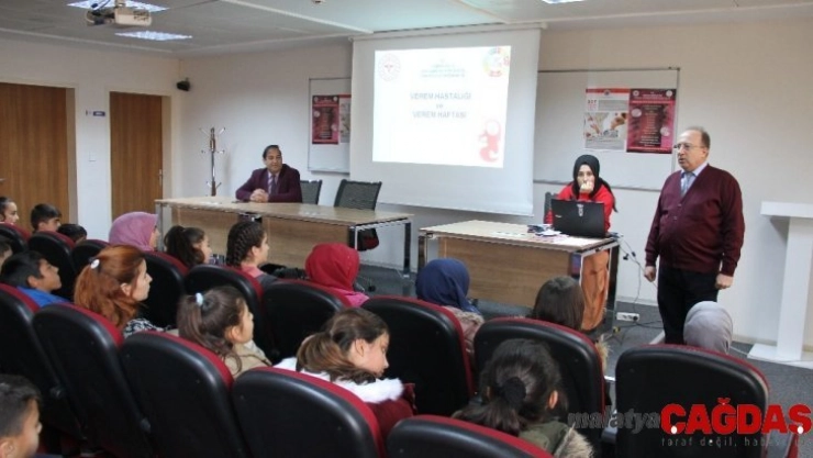 Erzincan'da gençler verem hastalığı konusunda bilgilendirildi