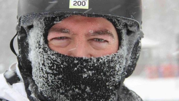 Erzurum'da lapa lapa yağan kar, kimine işkence kimine eğlence oldu