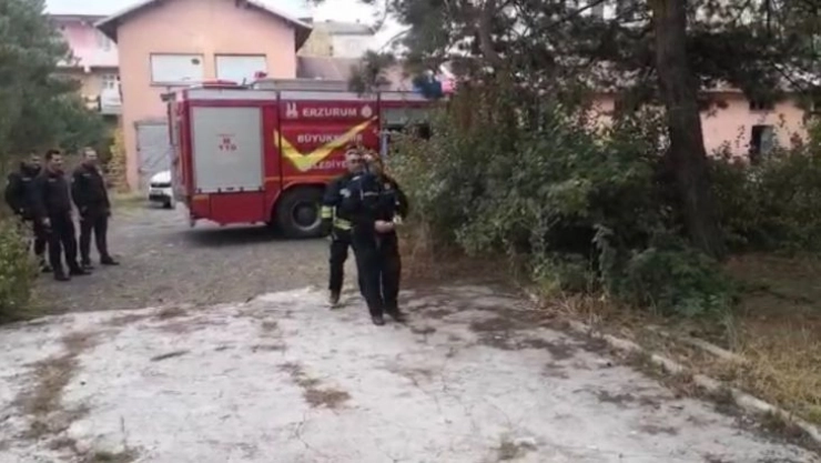 Erzurum'da metruk binada yangın