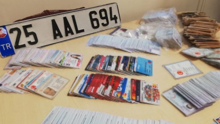 Erzurum Şehir Hastanesi'nde unutulan kayıp eşyalar sahiplerini bekliyor