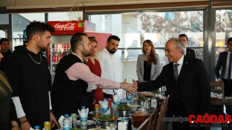 Erzurum Valisi Okay Memiş Ve Rektör Çomaklı, öğrencilerle yemekte buluştu