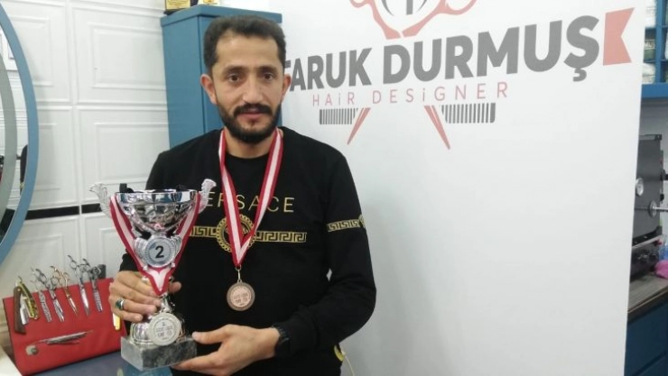 Erzurumlu kuaför Türkiye ikincisi oldu