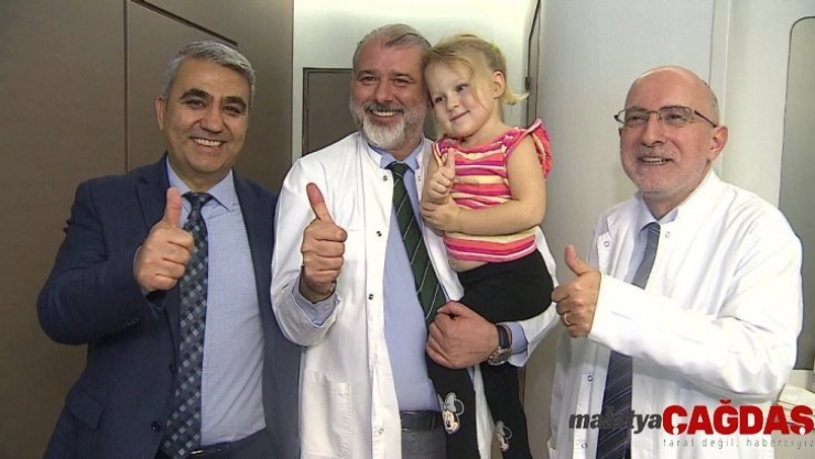 Eşini muayene ederken 3,5 yaşındaki kızında tümör tespit etti