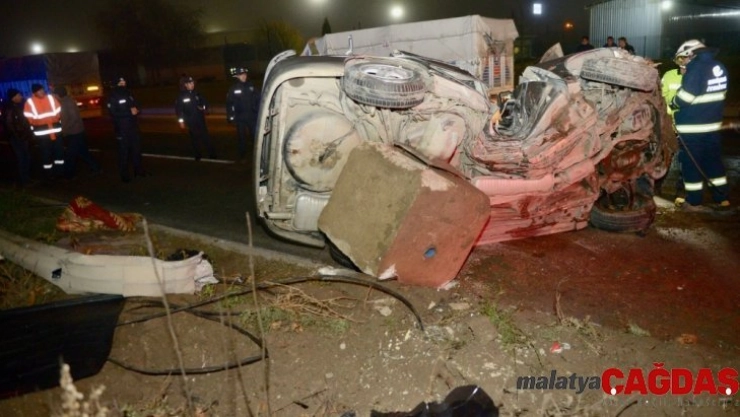 Eskişehir'de otomobil aydınlatma direğine çarptı: 1 ölü