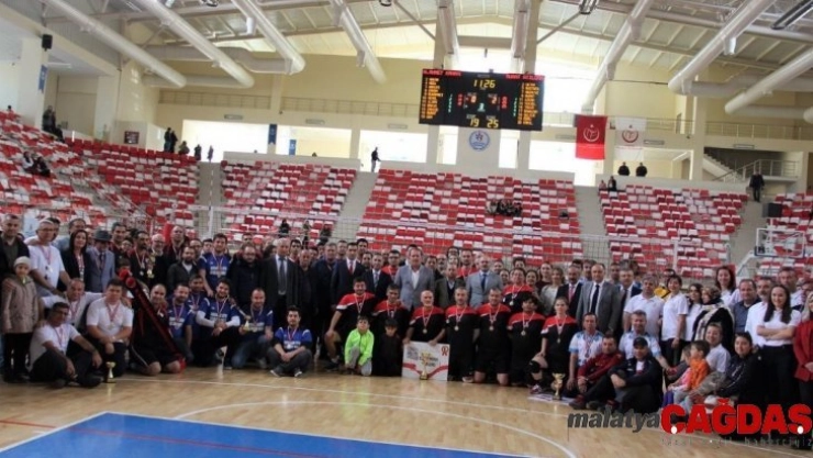 Eskişehir Murat Atılgan Ortaokulu turnuva şampiyonu oldu