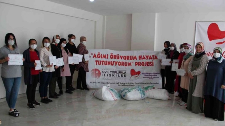 Ev hanımları balık ağı örerek meslek sahibi oldu