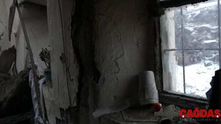 Evin damı çöktü, 3 çocuk yaralandı