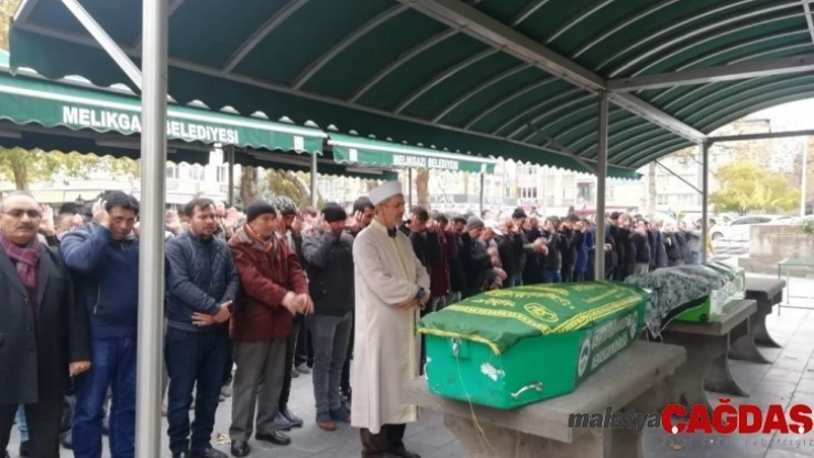 Evinde vurularak öldürülen adam son yolculuğuna uğurlandı