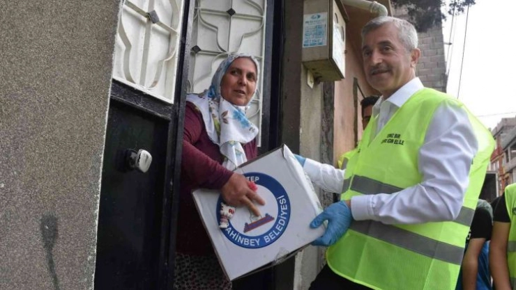 Evinin önünü temiz tutana hijyen seti hediye