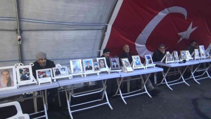 Evlat nöbetindeki anne Sevdet Demir: 'Kendi rızan ile gelmezsen hakkımı helal etmiyorum'