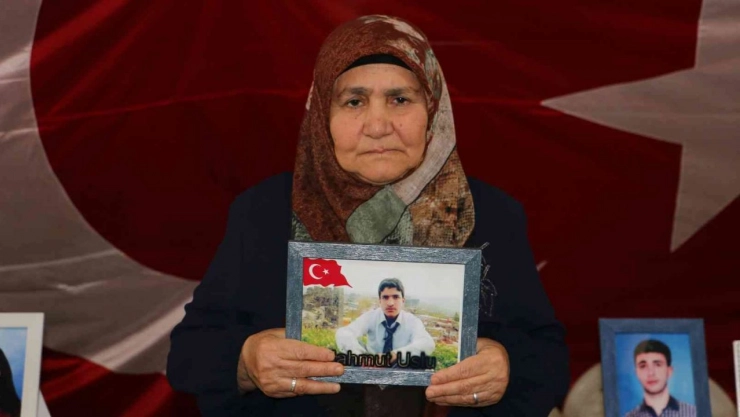 Evlat nöbetindeki şeker hastası anne: 'Bu çile bitsin, biz artık yorulduk'