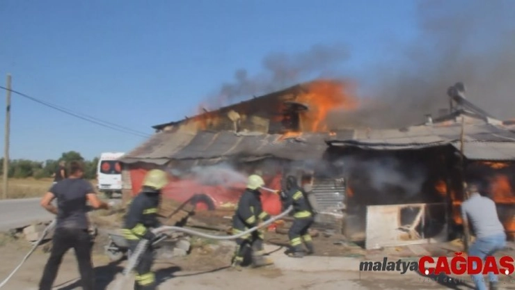 Evlerinin yanışını gözyaşı içinde izlediler