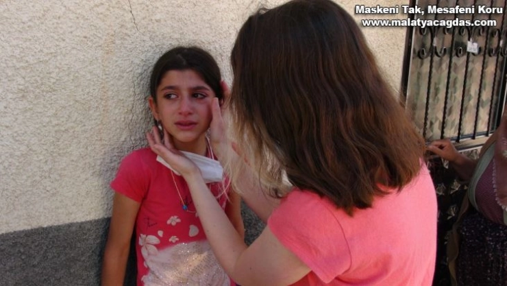 Evsa, evinin yanışını gözyaşı içerisinde izledi