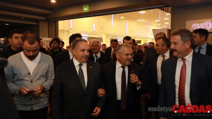 Festivale görkemli açılış