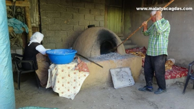 Fırında imece usulü ekmek pişirme geleneği